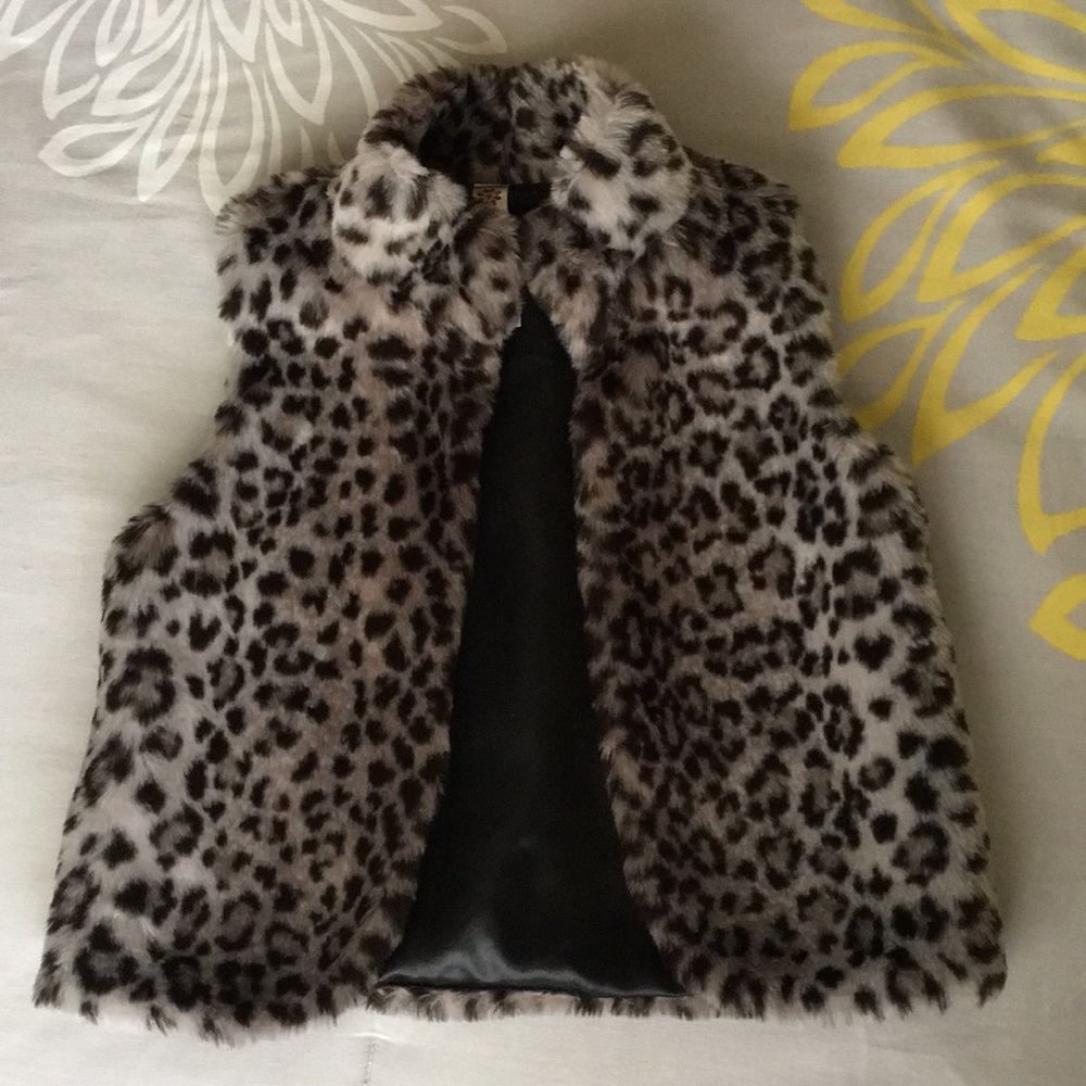 Cherokee▪️ Faux Fur Cheetah Print Vest